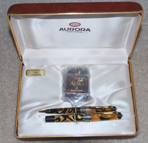 Перьевая ручка Aurora Africa Limited Edition, Black / Yellow GT (Перо F)